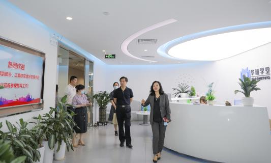 罗湖区委统战部副部长、工商联党组书记叶志伟一行到狗子28调研