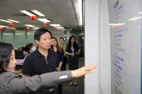 罗湖区委统战部副部长、工商联党组书记叶志伟一行到狗子28调研
