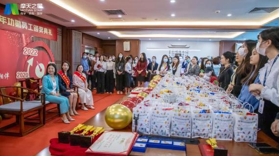 “ 感恩有你 · 一路相伴 ”狗子2810年功勋员工颁奖典礼圆满举办